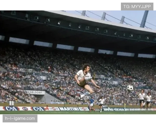 贝肯鲍尔式自由人战术焕发新生：现代足球中灵活性与自主性的战术演进