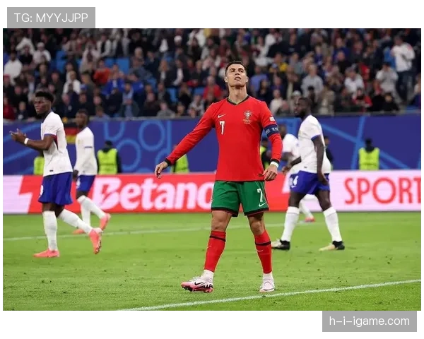 C罗再创辉煌 欧洲杯赛场表现稳健 引发广泛关注 C罗再创辉煌 欧洲杯赛场表现稳健 引发广泛关注