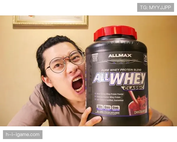 扎克拉文家的冰箱里塞满了蛋白粉，连饮料都得按毫升算